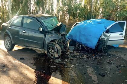 El Chevrolet Aveo y el Fiat Palio que chocaron de frente en la ruta provincial 24, en el departamento de Lavalle, al norte de la ciudad de Mendoza