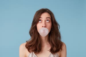 El chicle puede ser eliminado en las heces sin sufrir ningún cambio en el tracto digestivo