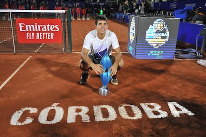 El chileno Cristian Garín, campeón del Córdoba Open 2020, se bajó de Australia por una lesión de muñeca que no es grave y volvería a la Argentina en febrero para tratar de defender el trofeo.