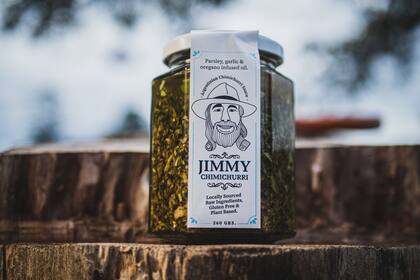 El chimichurri surgió como un proyecto para poder seguir facturando, pero se convirtió en su producto estrella