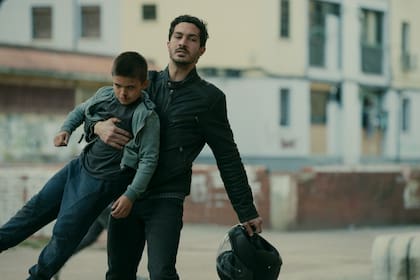 El Chino Darín interpreta a Víctor Julve en Mano de Hierro, la nueva serie española de Netflix.