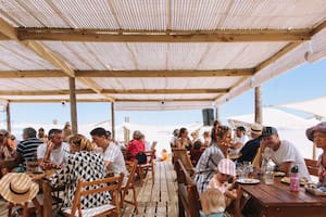 Son argentinos y con US$15.000 convirtieron un pequeño chiringo de playa en un restaurante top en José Ignacio