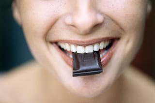 Qué tipo de chocolate es el mejor para la salud y cuál es la cantidad recomendada