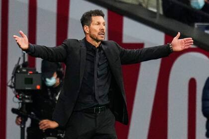 El Cholo Simeone parece buscar respuestas para la inestable actualidad del Atlético de Madrid