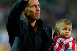 El Cholo y Giuliano: la historia del bebé que creció en las canchas y hoy cumple un sueño con su papá