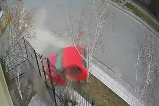 El desgarrador grito de una joven tras ser embestida por otro vehículo en una esquina de Cipolletti