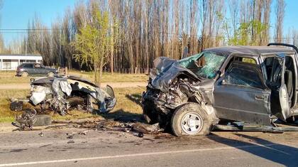 El choque involucró tres vehículos; fallecieron tres personas y cuarta se encuentra en grave estado