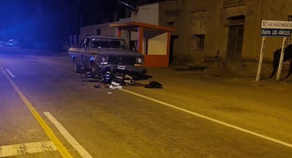 El choque se dio entre una Ford F100 y una Motomel 150cc.