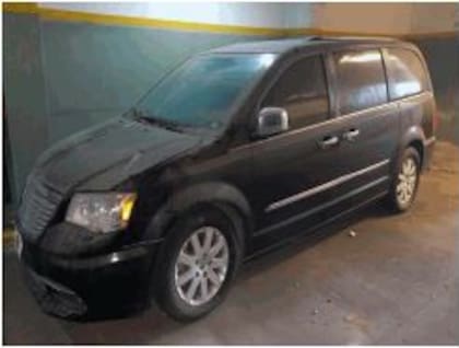 El Chrysler Town & Country 2013 que será rematado por el Banco Ciudad