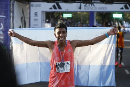 El chubutense David Rodríguez fue el segundo argentino logrando la mejor marca de su vida, 1h02m45s