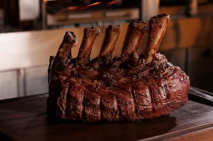 El chuletón añejo asado a la leña