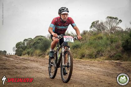 El ciclista Alejandro Carcano nunca dejó de competir pese su enfermedad: quiere dejar un legado de perseverancia y amor por la vida