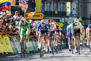 La historia del ciclista que soportó burlas y críticas, y ahora lidera el Tour de Francia