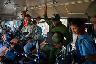 El "ciclobús", una solución para los habaneros en medio del cerco energético