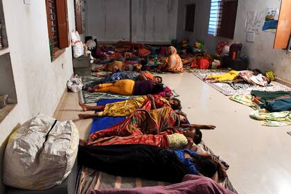 Cerca de 800,000 personas han sido evacuadas en el este de la India. El ciclón Fani llegó con vientos de hasta 200 km/h y lluvias torrenciales