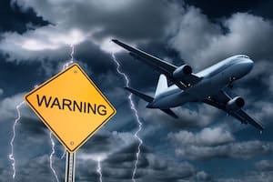 Advierten a viajeros por ciclón que provocará vientos destructivos, fuertes lluvias e inundaciones