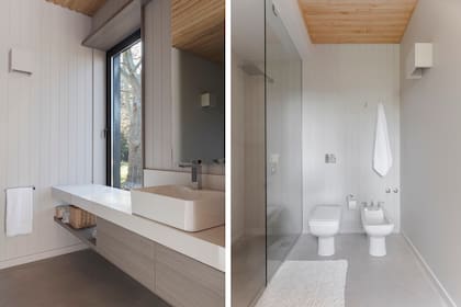 El cielo raso varillado se mete dentro de los baños, a excepción del sector de ducha.