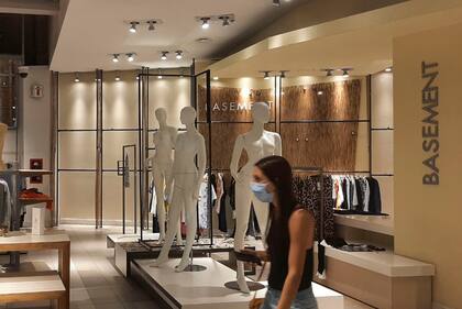 En el área Indumentaria en Córdoba quedan grandes espacios vacíos.