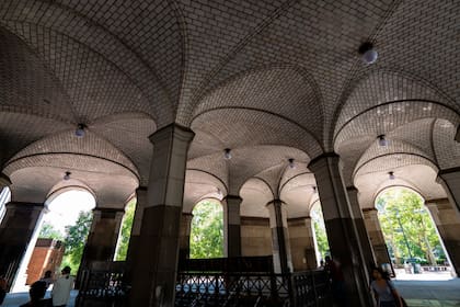 El cierre de la estación en 1945 se debió a limitaciones estructurales frente al crecimiento del sistema de transporte
