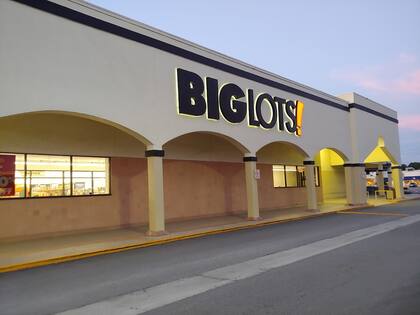 El cierre de sus tiendas se da luego de que se cayera la venta de la compañía