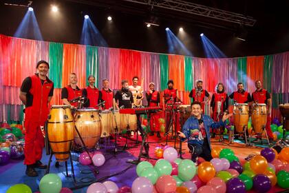 El cierre del festival a cargo de La Bomba de Tiempo junto a Topa.
