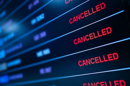 El cierre es absoluto e incluye la cancelación inmediata de todos los vuelos comerciales de pasajeros, operaciones logísticas de carga y cualquier actividad de aviación general