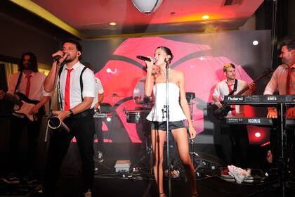 El cierre musical del evento solidario estuvo a cargo de la banda de cumbia Agapornis