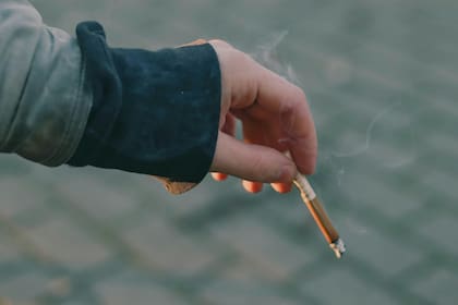 El cigarrillo, dormir mal y el alcohol son hábitos nocivos para la salud después de los 40 años