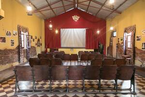 Dos vecinos recuperaron un cine rural que es único en la provincia de Buenos Aires
