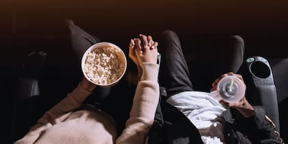 El cine es un gran plan para disfrutar en pareja.
