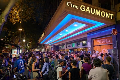 El Cine Gaumont, en Avenida Rivadavia 1635, fue fundado en 1912, cuando se llamaba Cinematógrafo de la Plaza del Congreso