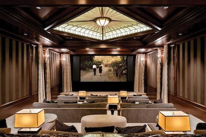 El
cine. La casa también
tiene un gimnasio con
equipamiento profesional
que instaló Mark Wahlberg,
uno de los dueños anteriores.