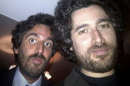 El cineasta Mariano Cohn, hermano de Alejandro, participa en un documental sobre el caso