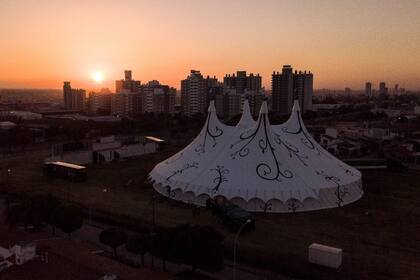 El circo Servian quedó varado en Río Cuarto, Córdoba, por la cuarentena obligatoria