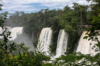 El circuito superior regala vistas súper dinámicas de las cataratas.