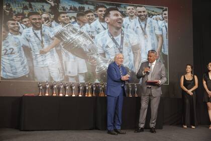 El Círculo de Periodistas Deportivos distinguió como Socio Honorario a Enrique Macaya Márquez