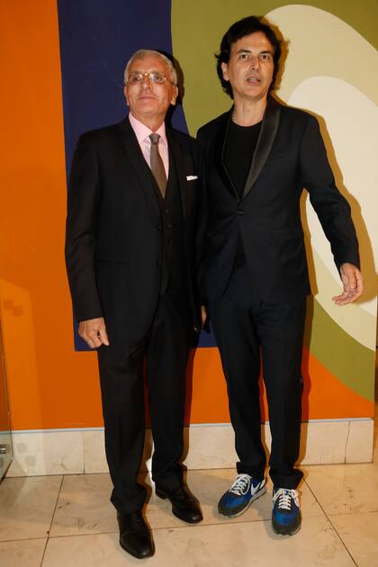 El cirujano y coleccionista Esteban Tedesco y Álvaro Rufiner, del equipo de Dirección del Moderno