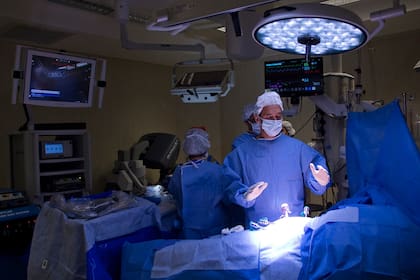 La exposición continua a la inteligencia artificial puede hacer que los médicos estén menos motivados, menos centrados y menos responsables al tomar decisiones cognitivas sin la asistencia de la IA