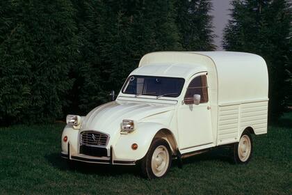 El Citroën 2CV Furgoneta marcó una revolución entre los utilitarios