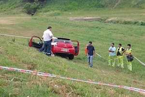 El Citroën DS3 en el que iban Luis Medina y su novia, Justina María Pérez Castelli, cuando fueron acribillados en la zona sur de Rosario, en diciembre de 2013