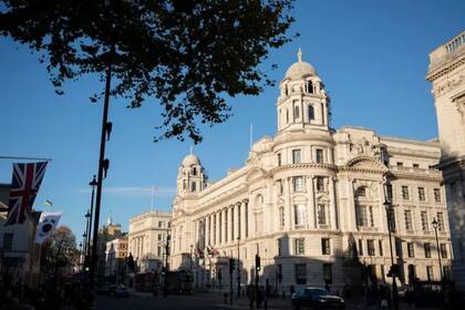 El clan Hinduja abrió en 2023 un exclusivo hotel a pocos metros del número de 10 de Downing Street, donde tiene su despacho y residencia el primer ministro británico