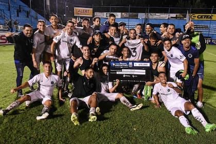 El clásico cheque de la Copa Argentina, directo a la cuenta bancaria de Real Pilar