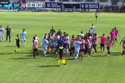 El clásico platense de reserva tuvo una nota negativa: los empujones e insultos de los jugadores de Gimnasia y Estudiantes.