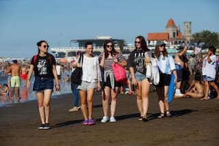 Popurrí climático para disfrutar de la playa y la gastronomía en la costa