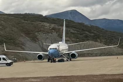 El Clipper de la Fuerza Aérea de los Estados Unidos que aterrizó en Tierra del Fuego con representantes estadounidenses y luego fue a Neuquén