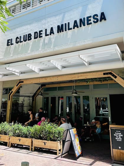 El Club de la Milanesa cortó las cintas de su primer local en Miami en 2024