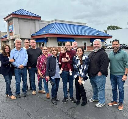 El club de mil dólares en propinas quiere inspirar a otros a ser generosos