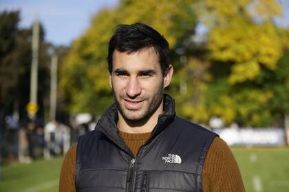 "El club educa, contiene, da fuerza continuamente para superar cualquier momento hostil que uno esté pasando", agradece Tomás a Hindú, cuya gente estuvo detrás de él en medio de la desesperación y en su recuperación y también sostuvo a su flamante esposa, Micaela.