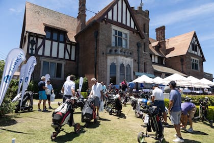 El Club House es una construcción de estilo Tudor inaugurado en 1926 y considerado uno de los más bellos y refinados chalets de Mar del Plata, hoy patrimonio arquitectónico y urbano de la ciudad.