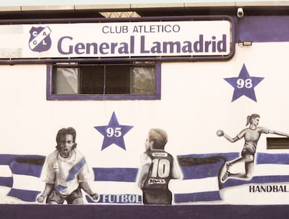 El Club Lamadrid, de fuerte inserción social con las familias y los deportes.